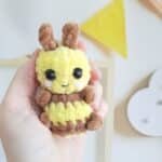 Crochet PATTERN Bee keychain, no sew, Amigurumi tutorial PDF in English, toy amigurumi handmade children's gift for the Christmas decor - Image 4