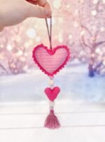 Crochet Heart ornament pattern, Amigurumi keychine, Wall Hanging décor, Valentine decoration - Image 4